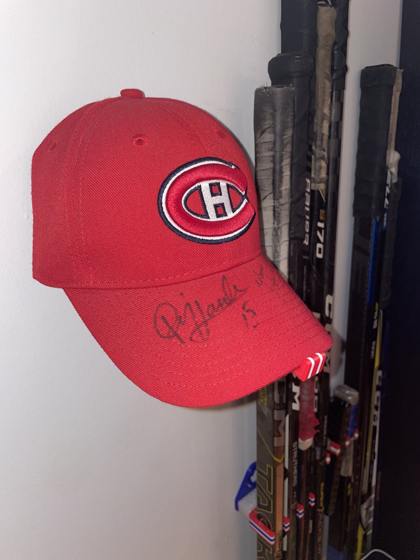 Guelph PowerPlay - Stick Em Up™ Cap Butler™ – Collector Cap Display – Tri-Color