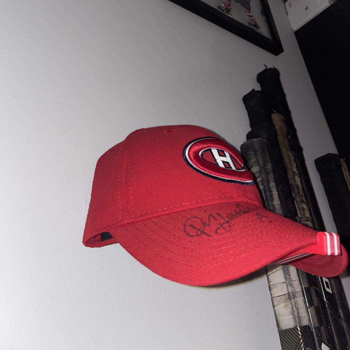 Stick Em Up™ Cap Butler™ – Collector Cap Display – Tri-Color